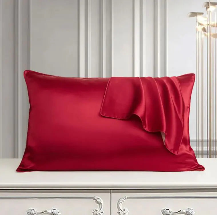 Anti-ageing silk pillowcase promoting smoother skin
