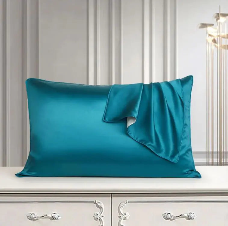 Silk pillowcase with discreet zipper closure