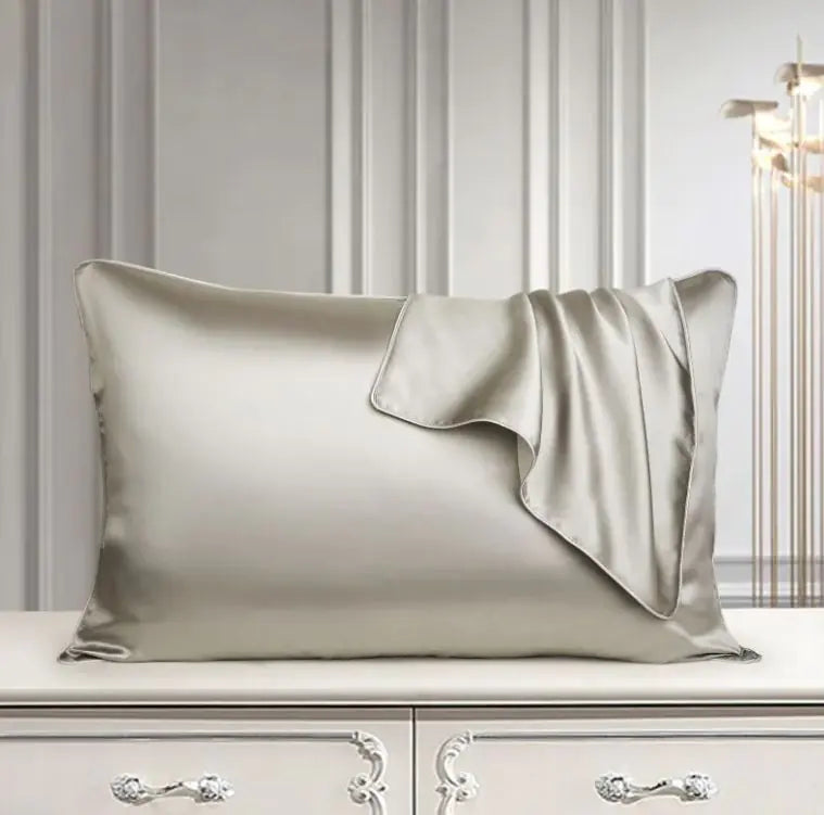 Soft and comfortable silk pillowcase